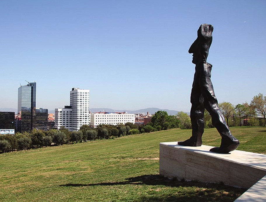 Una gran escultura d’Agustí Puig al Parc Catalunya homenatja l’alcalde Antoni Farrés